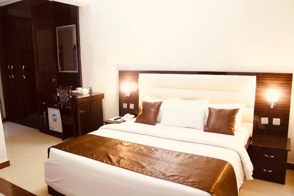 E-Suites Hotel, Abudża Zewnętrze zdjęcie