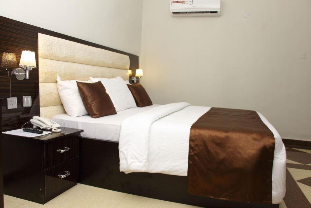E-Suites Hotel, Abudża Zewnętrze zdjęcie